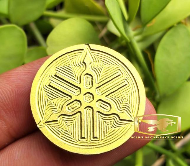 Tem Titan VÀNG Logo YA phi28 gắn trang trí cho xe máy Sirius