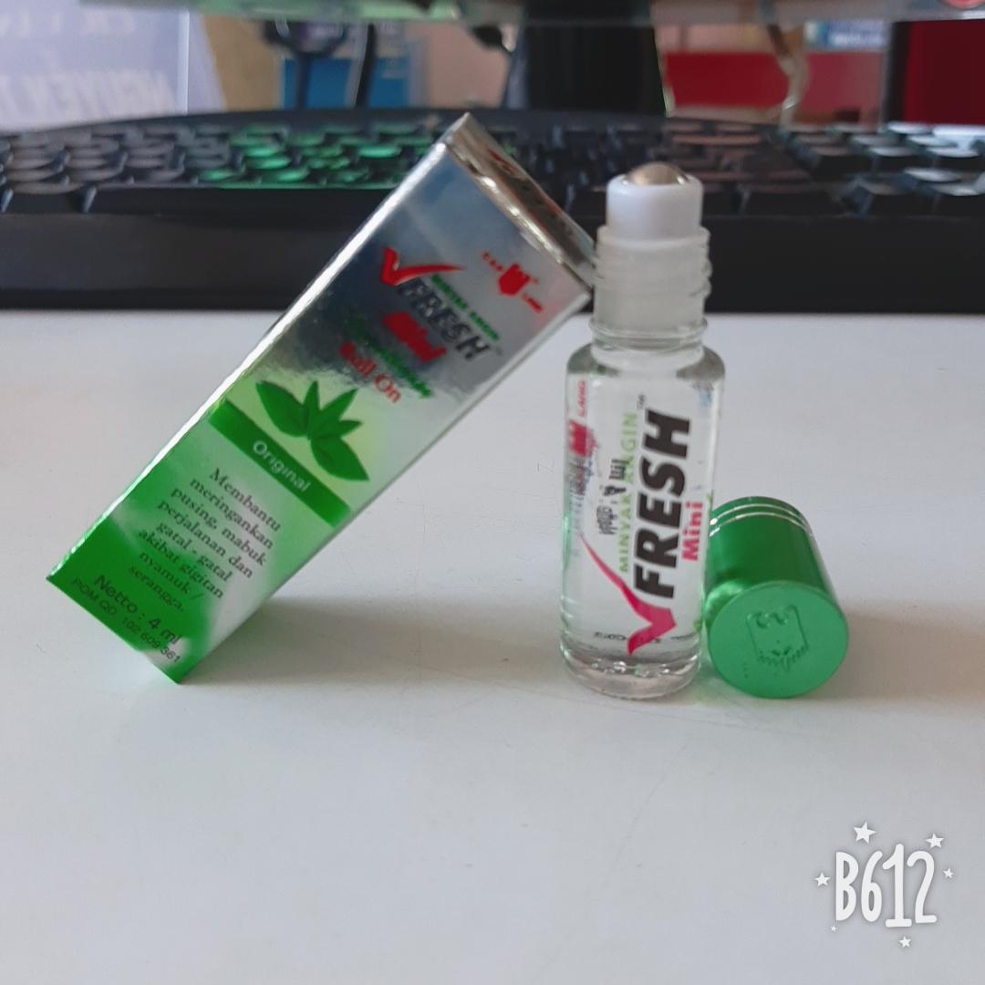Dầu gió bi lăn thảo dược Vfresh Original Bạc Hà 4ml