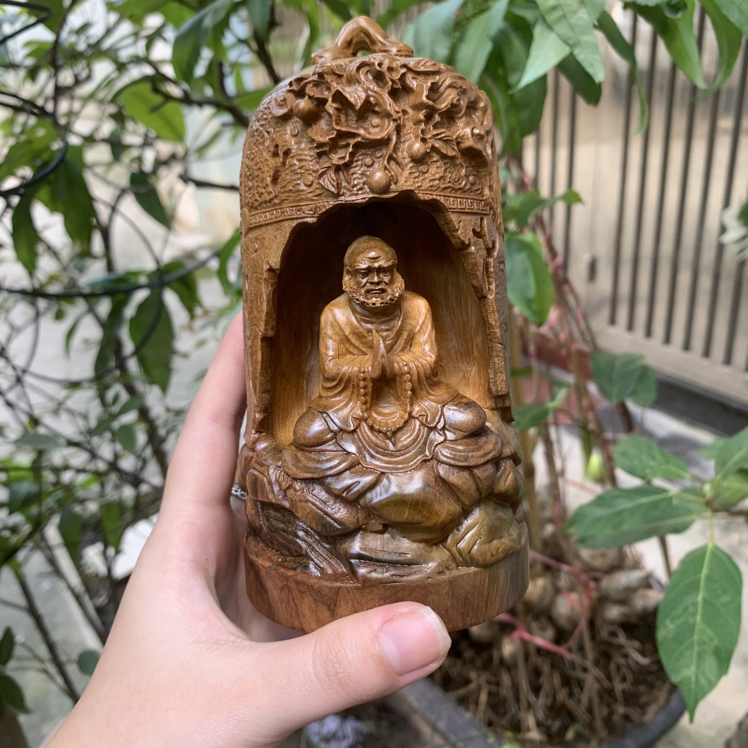 Tượng gỗ chạm khắc hình phật đạt ma ngồi chuông xông trầm - trang trí nhà cửa