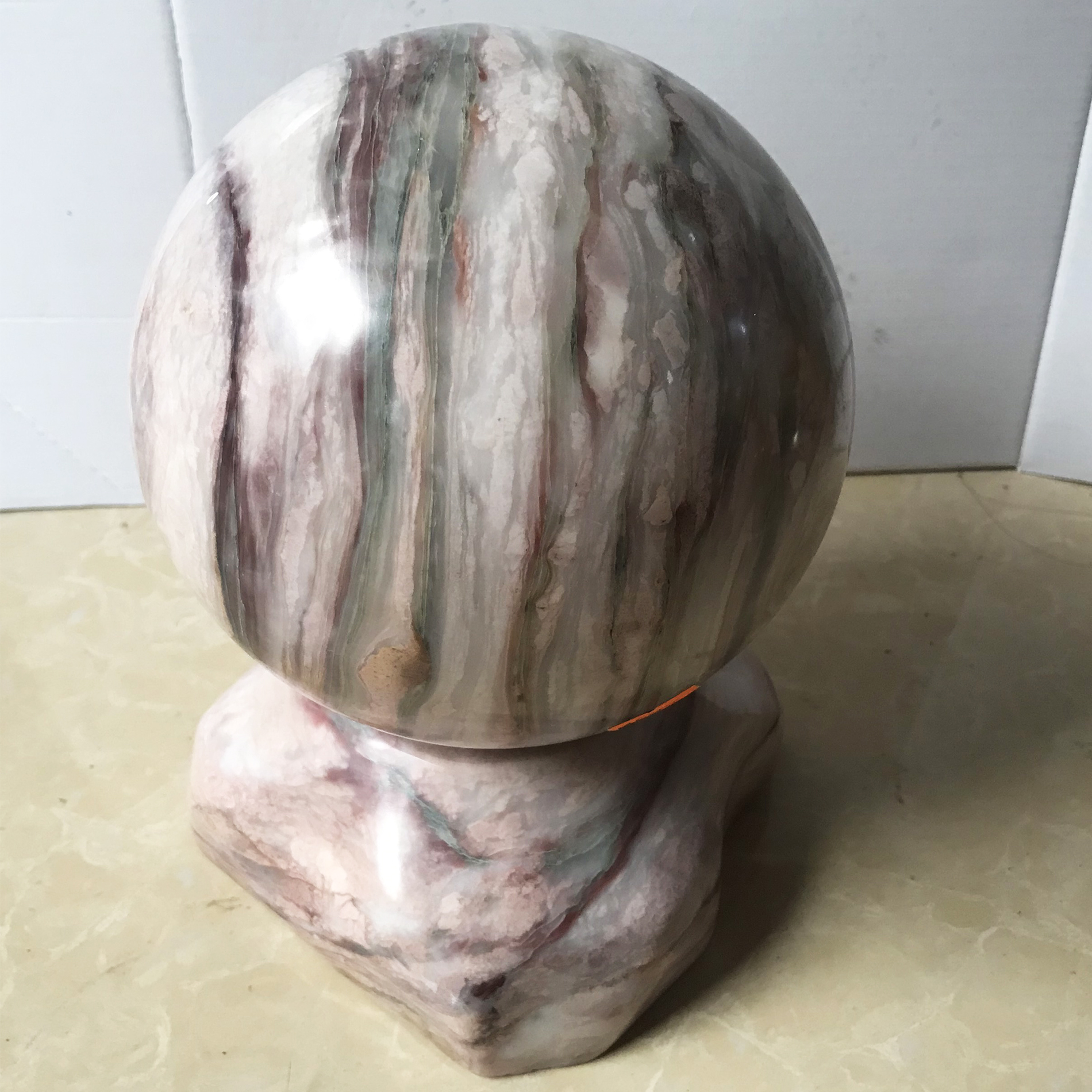 Cầu bi phong thủy đá tự nhiên màu hồng đa sắc đường kính 16 cm, nặng 7-8 kg ( đá gỗ hóa thạch)