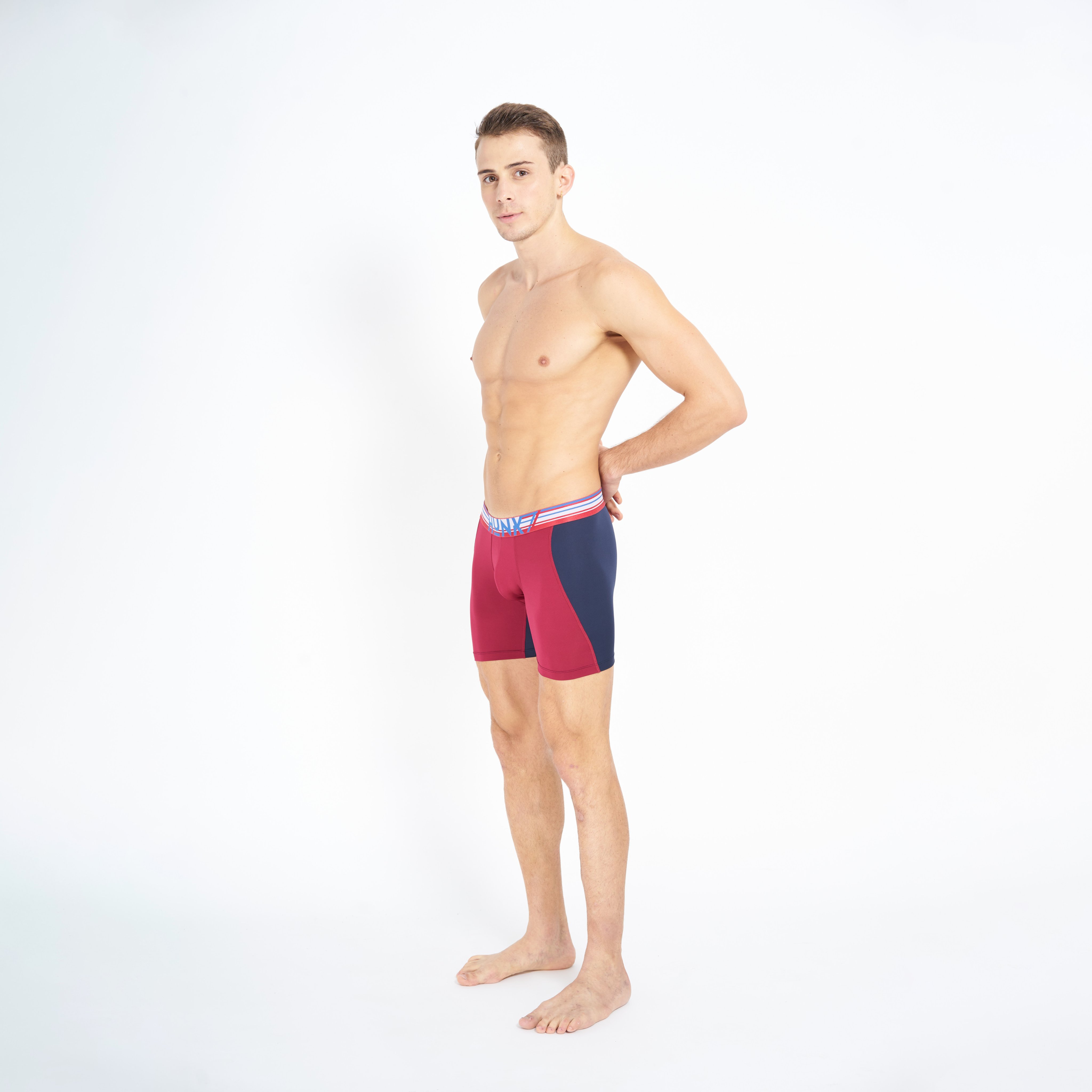 Quần lót boxer "chuyển động" Hunk Active Cool túi Kangaroo đặt theo chiều dọc màu đỏ phối đen, độ dài quần hoàn hảo, ôm vừa vặn, chống cuộn, chống nhăn