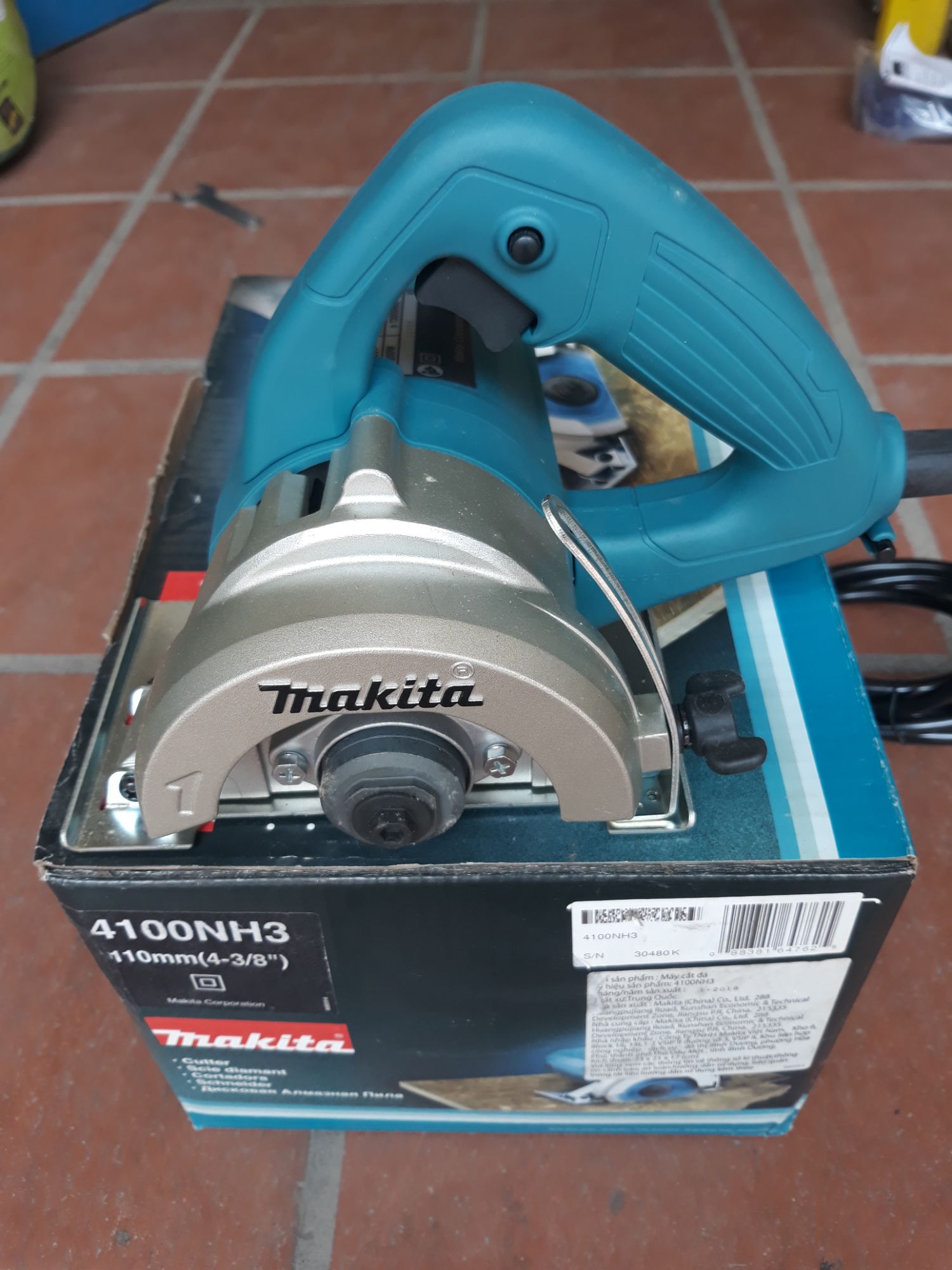 Máy cắt gạch makita 4100nh3
