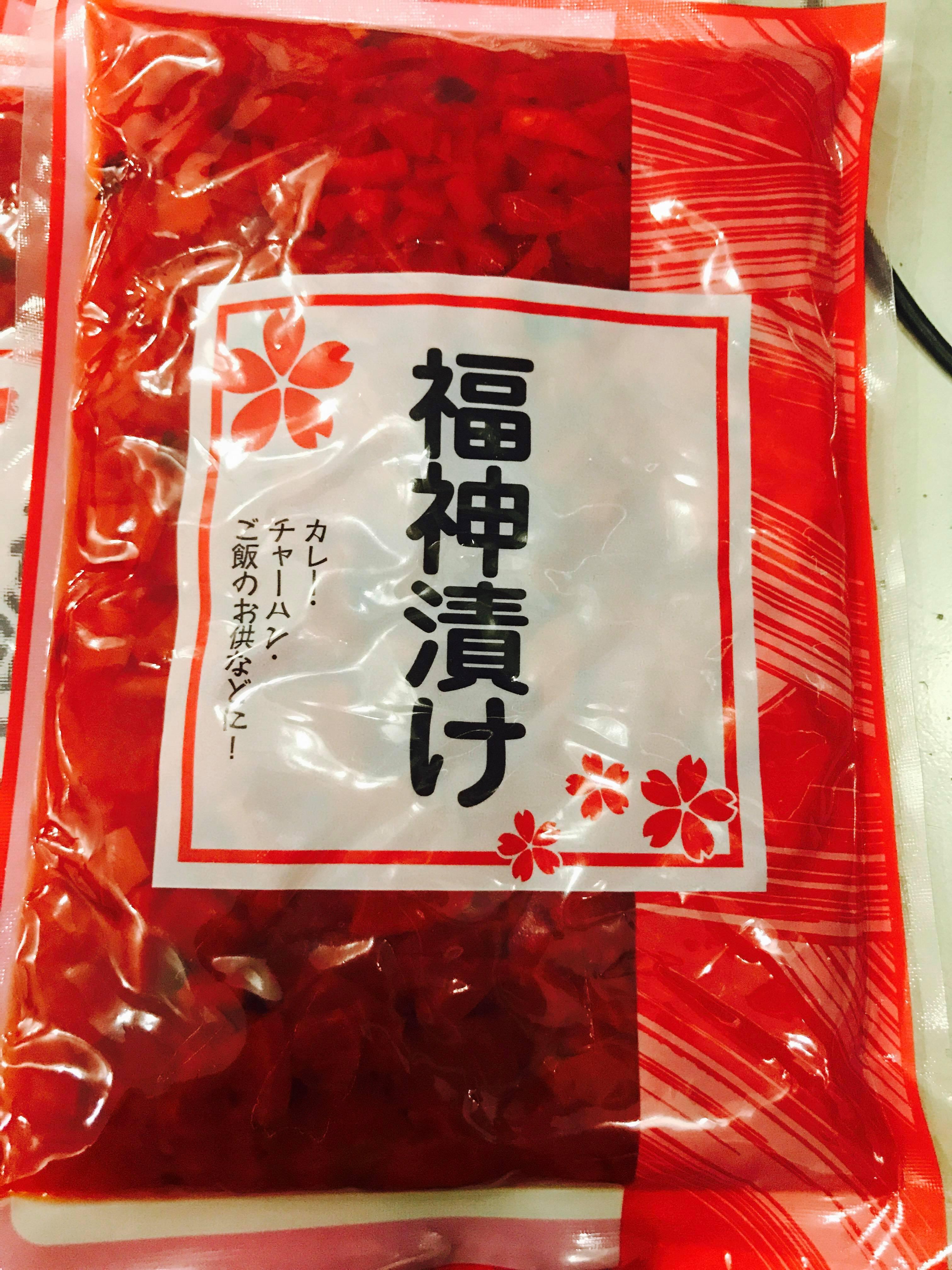 fuji082 Củ cải trắng muối đỏ ăn kèm cơm ca ri  Fried rice, vị gừng thơm lừng, độ giòn vừa phải.   福神漬け ふくじんづけ 大根 カレー カレーライス Curry and rice 福神漬 300g .