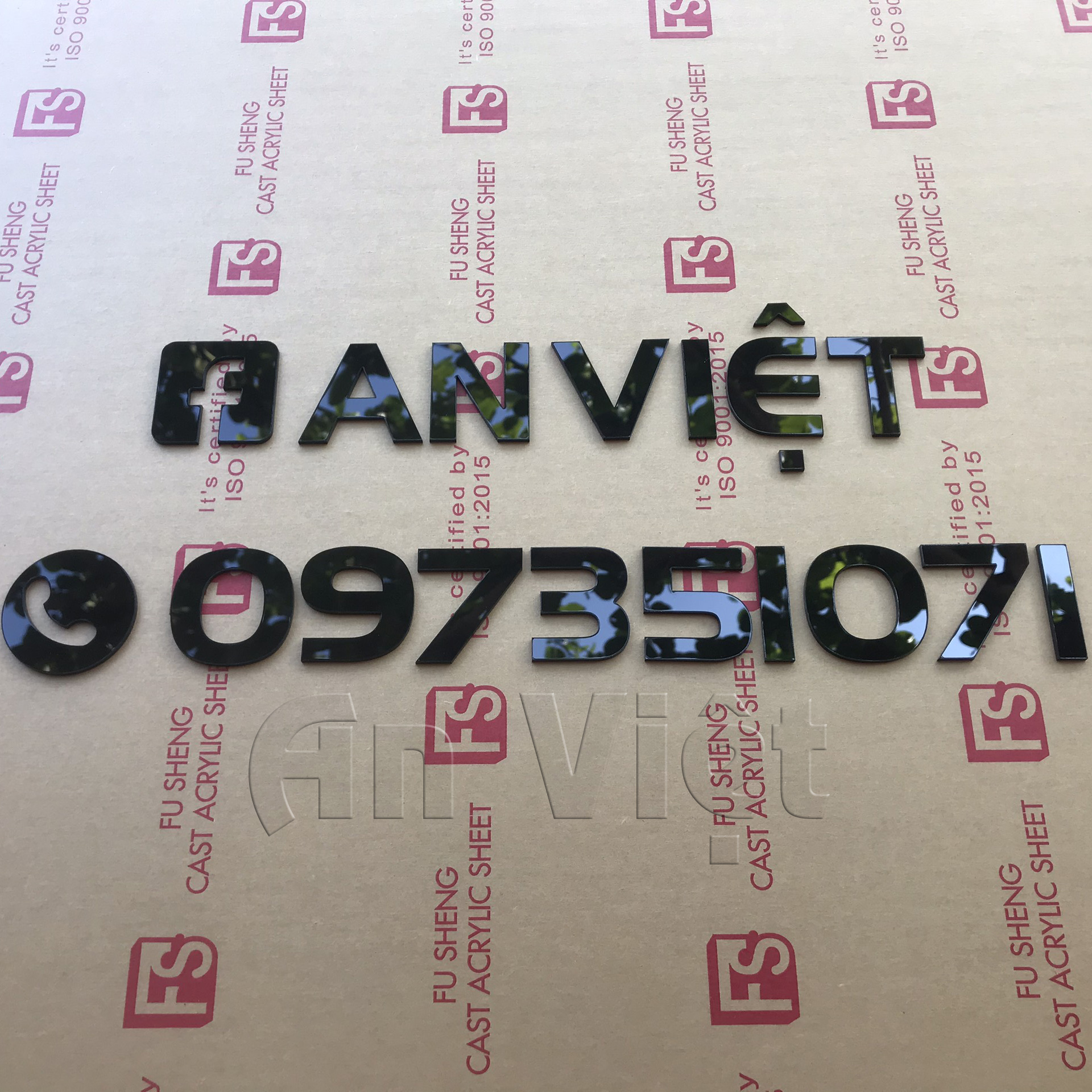 Chữ mica cao 3cm  từ A - Z  0 -9 chữ dày 2mm dùng để trang trí nhà cửa, dán xe hơi, chữ mica