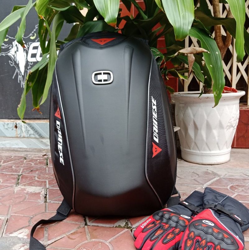 Balo mai rùa kiêm dạng hộp giáp lưng chống trộm logo dainese d-mach