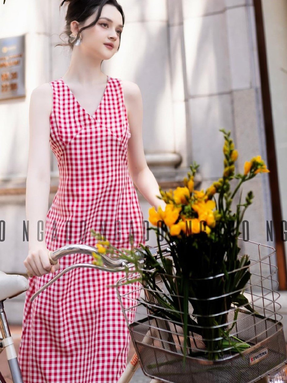 Đầm caro đỏ cổ tim ngado
