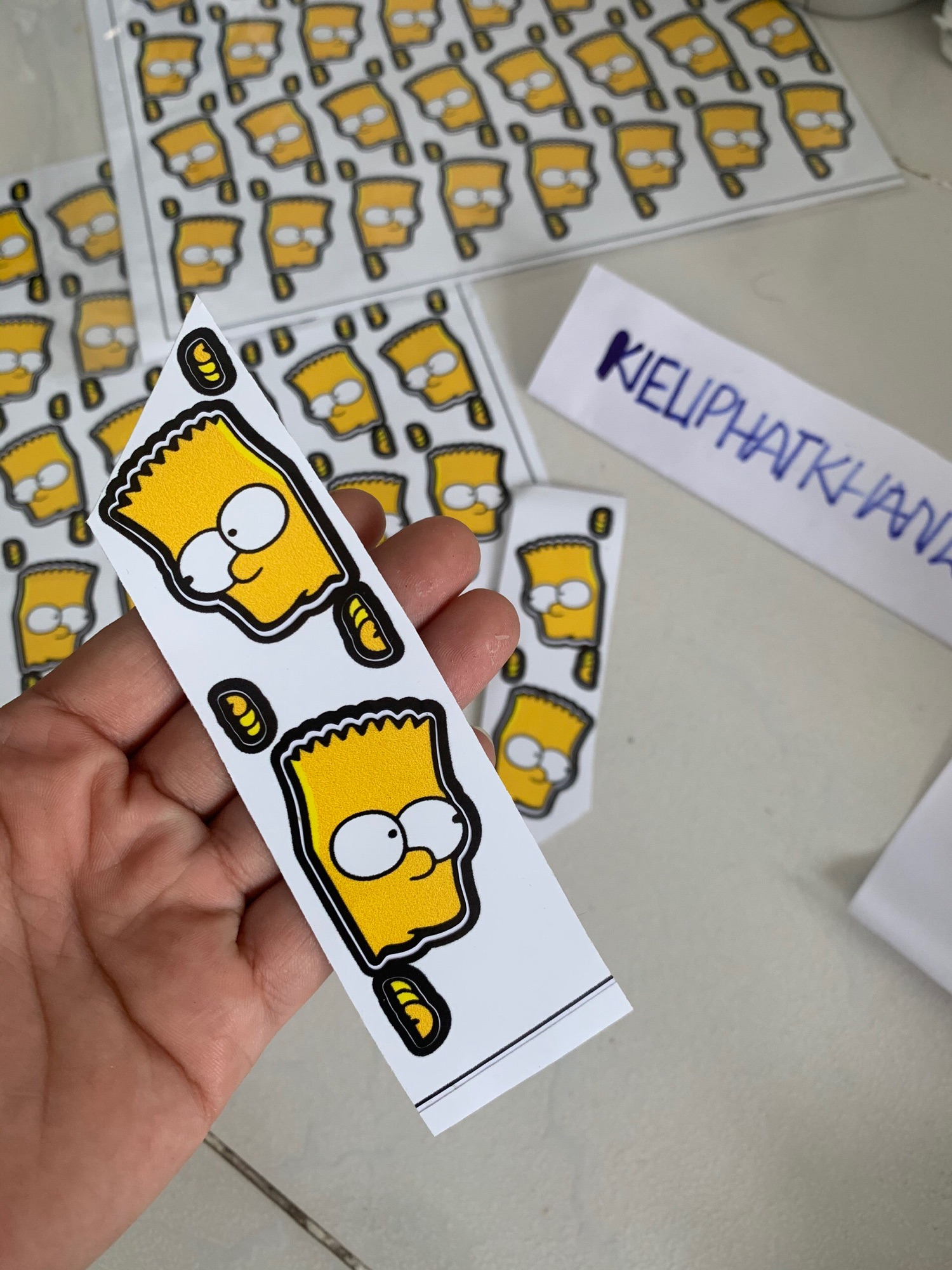 Tem lấp ló giá 1 cặp 2 con trái phải