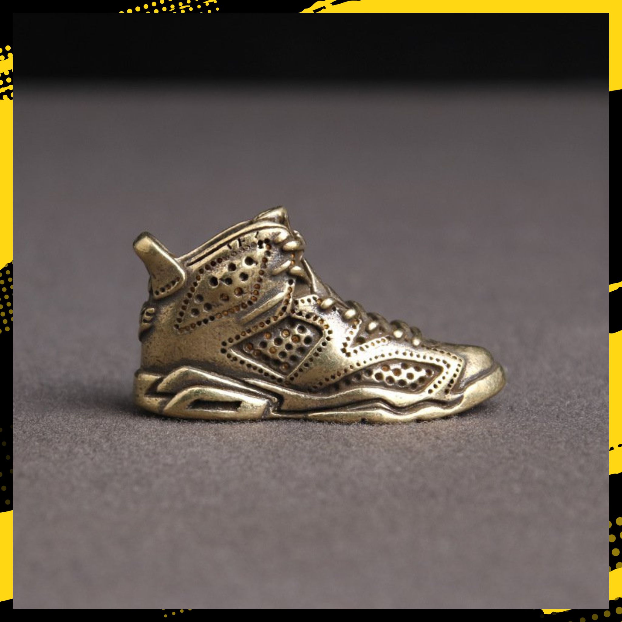 Tượng Nhỏ Bằng Đồng Hình Chiếc Giày Móc Khóa (Kích Thước: 3.6 x 2.0cm)