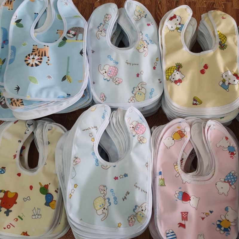 COM BO 2 KHĂN YẾM ĂN DẶM NHIỀU HÌNH NGỘ NGHĨNH CHO BÉ YÊU