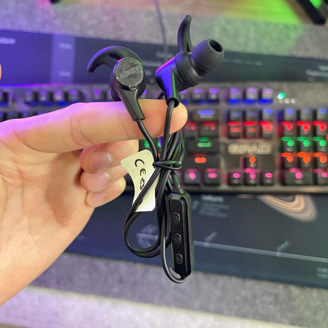 Tai nghe không dây Aukey EP-B40S nhét tai thể thao bluetooth có micro tiện dụng khi tập thể thao