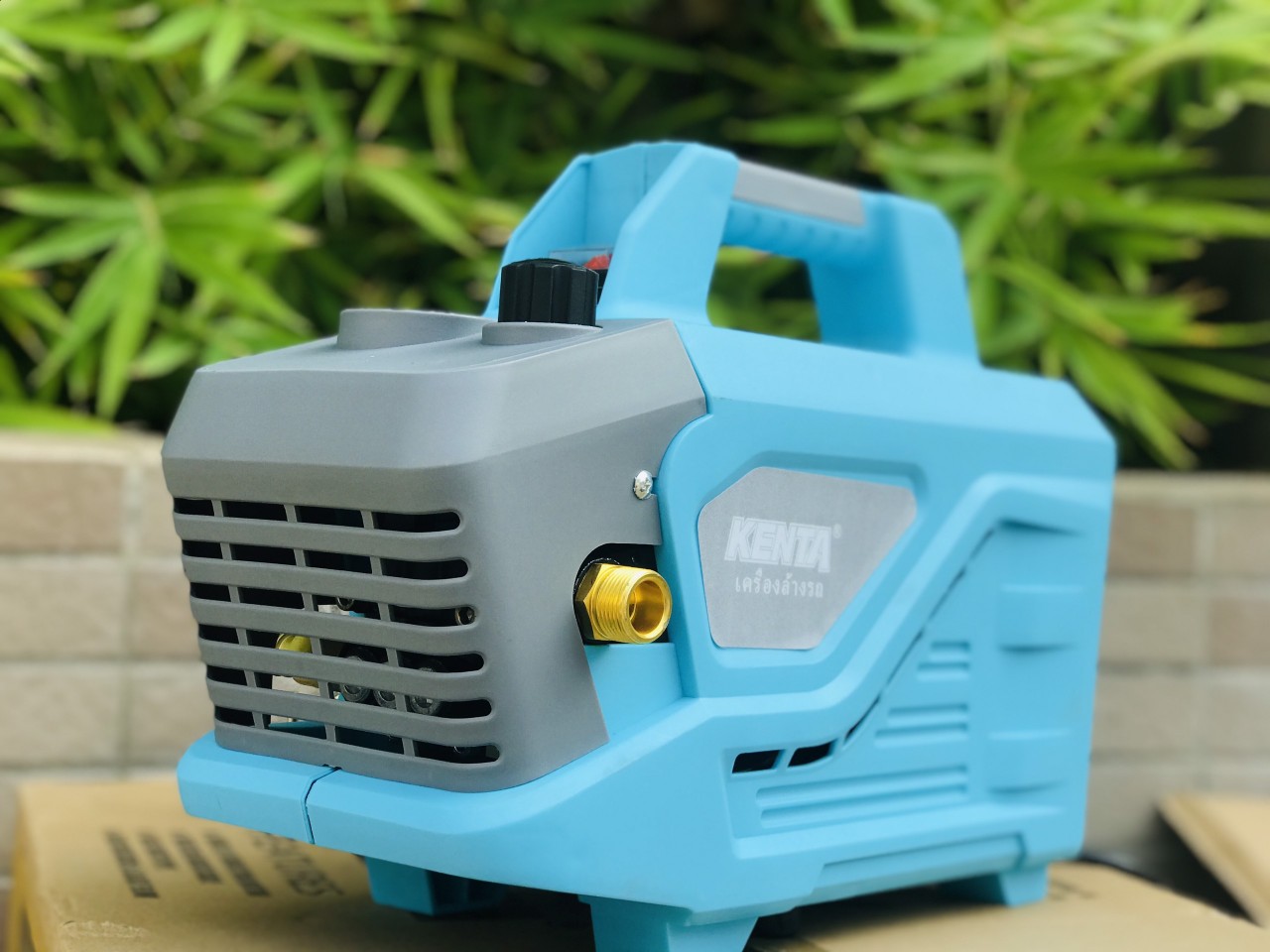 Máy rửa xe Kenta. công suất 2800w. có chỉnh áp