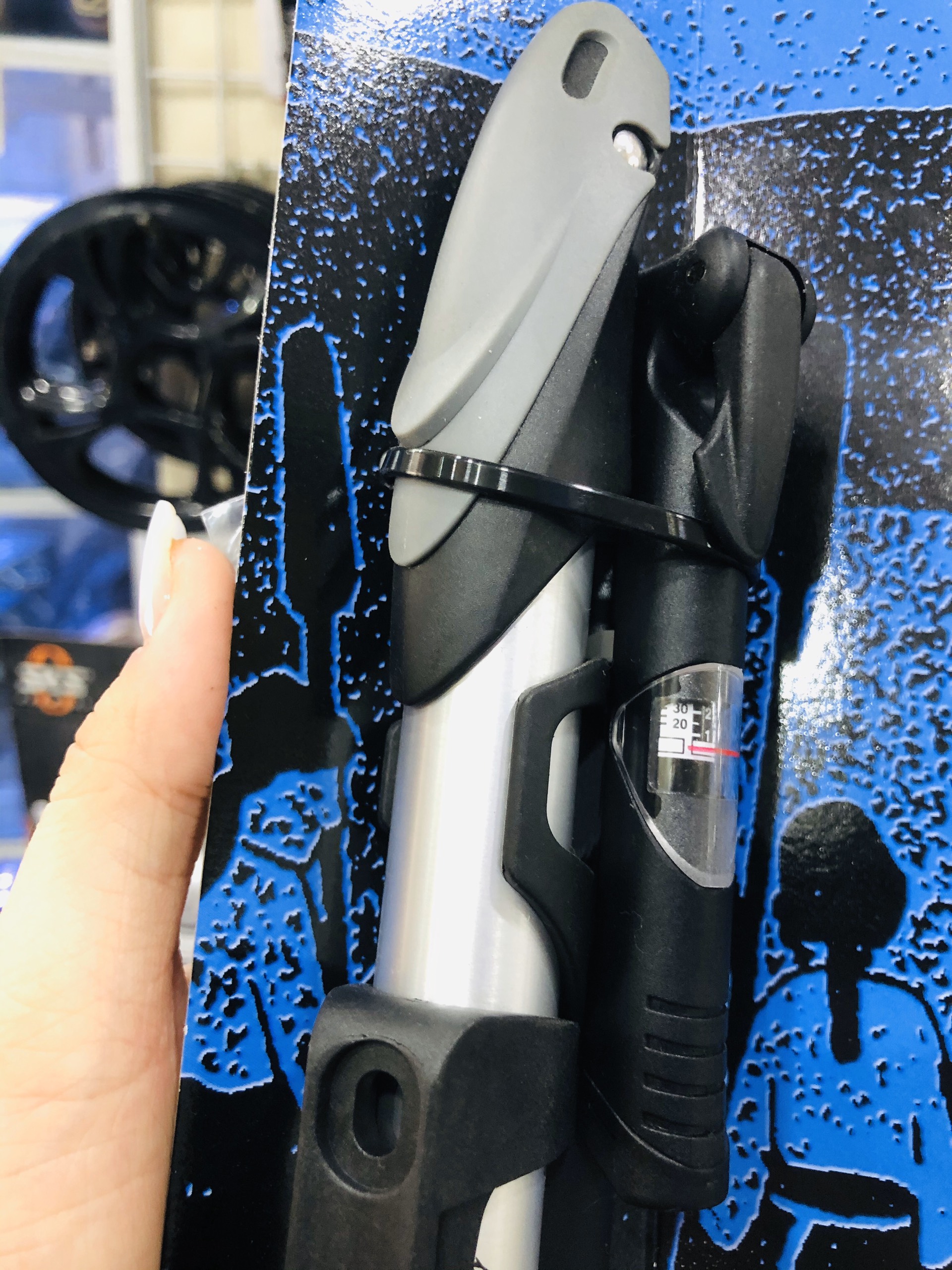 Bơm xe đạp mini giyo gm-71 có đồng hồ