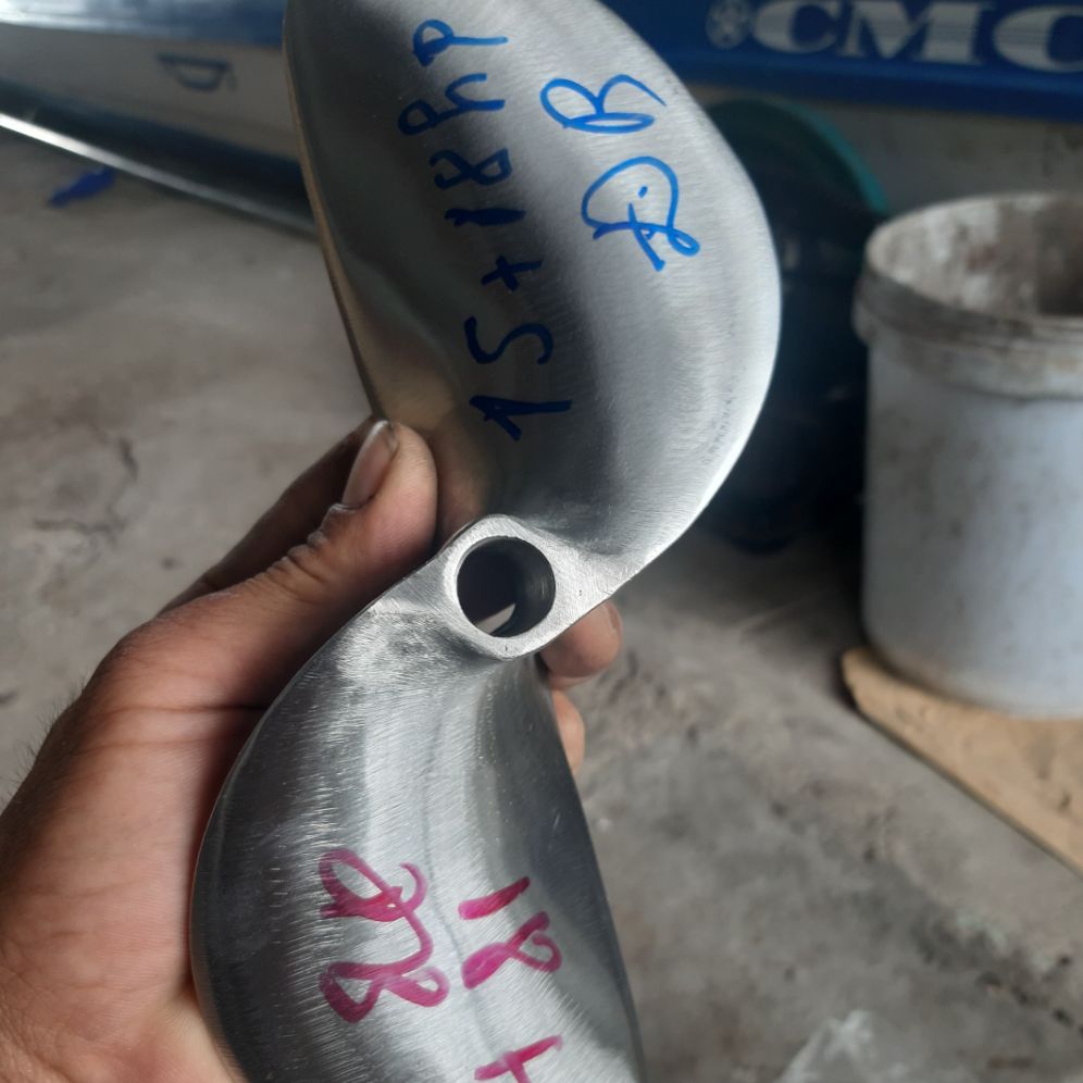 chân vịt inox dùng cho máy xăng 15.0hp đến 18.0hp cốt ngây ( thẳng) ren trong lỗ 16mm