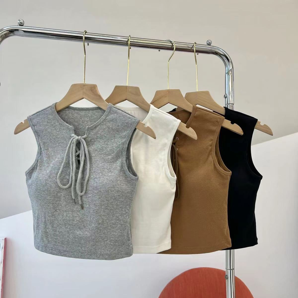 Áo thun sát nách nữ, Áo sát nách sẵn đệm ngực, Áo sát nách croptop cổ nơ trẻ trung, Kiểu dáng cá tính mạnh mẽ