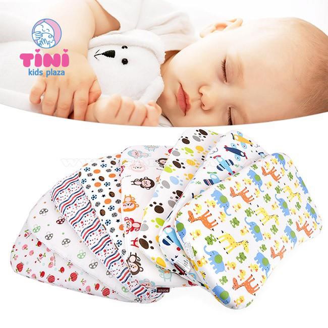 Gối cao su non chống bẹp đầu cho bé từ 0-12 tháng tuổi được làm từ chất liệu cao su non tự nhiên giúp mang lại cho bé cảm giác mềm mại và dễ chịu - TINI KIDS PLAZA