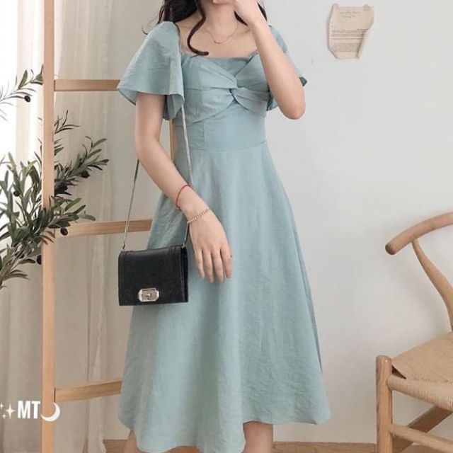 Đầm nữ trơn, ngắn tay, dáng xoè.