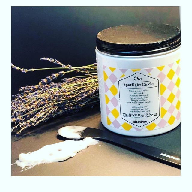 Mặt Nạ Ủ Tóc Suôn Muợt Davines The Spotlight Circle