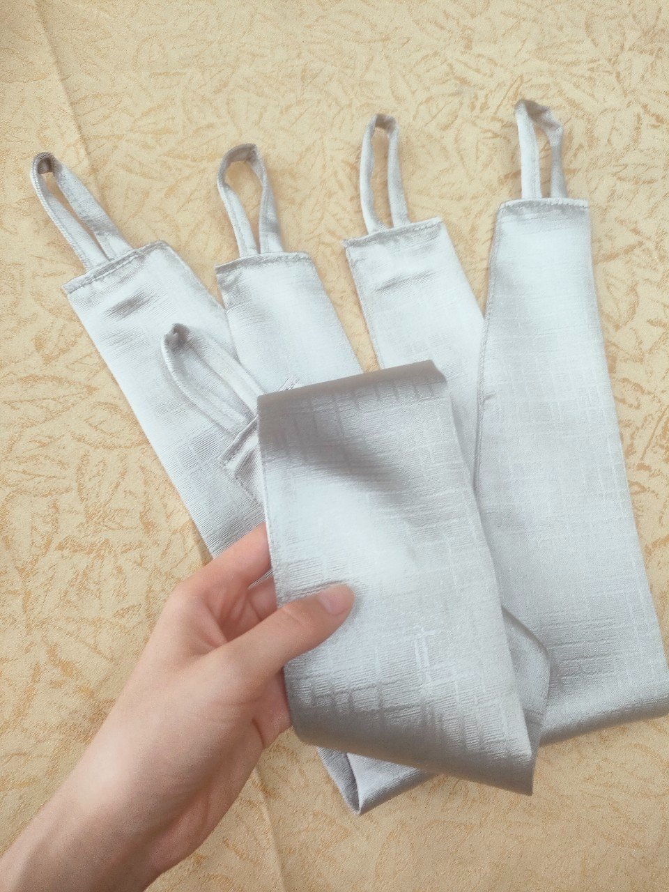 Dây buộc rèm màu xám nhạt
