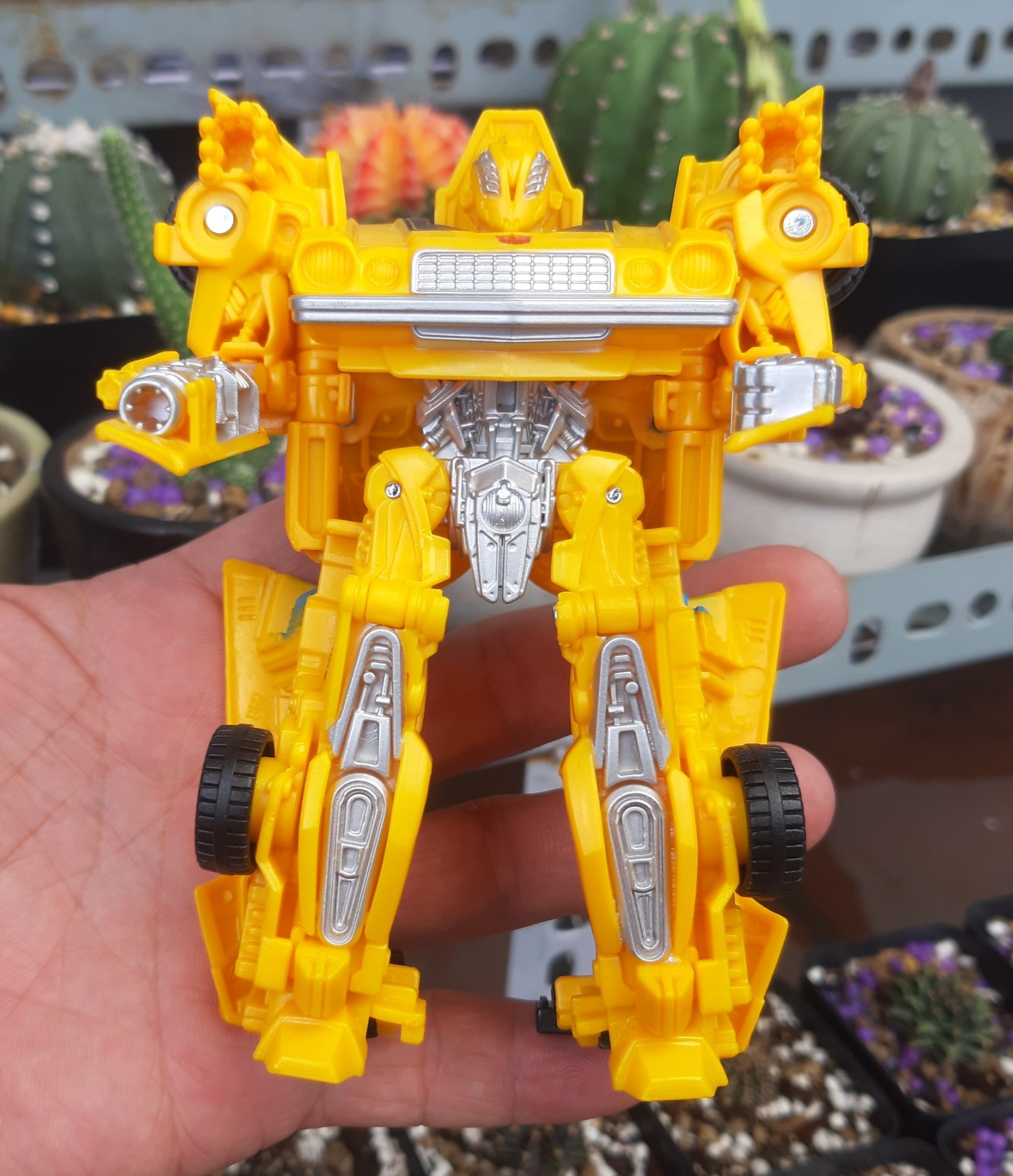 Robot biến hình Bumblebee (cao 11cm) xe Ô tô màu vàng nhiều bước Transformer - Hasbro (Mỹ)