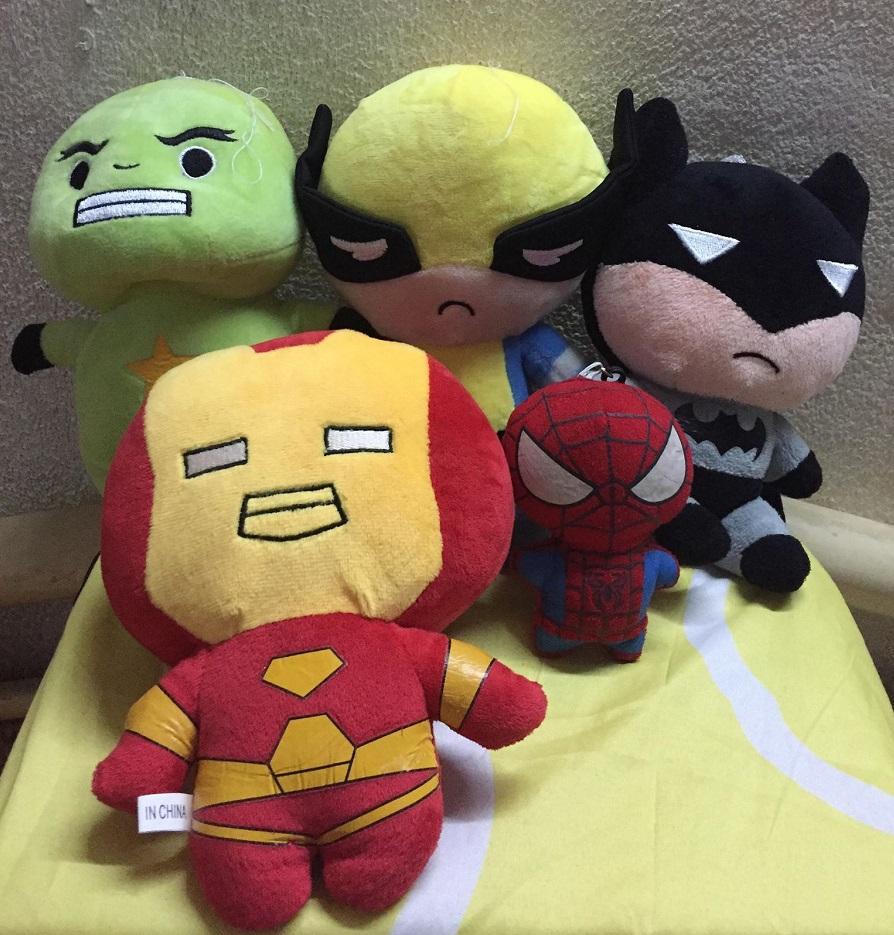 Combo gấu bông siêu nhân: Batman - Iron man - Người Sói Xmen - Khổng lồ xanh Hulk tặng kèm móc khóa người nhện Spider man