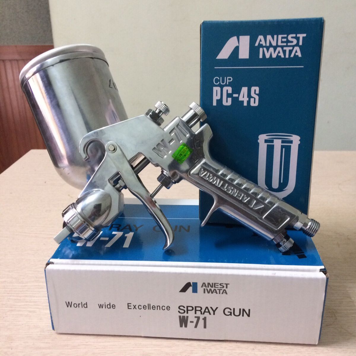 Súng phun sơn w71, béc sơn iwata w71 phủ bóng, sơn nhũ ô tô Inest Iwata 1.3mm đã bao gồm cốc 400ml SONQUANGPHU8856