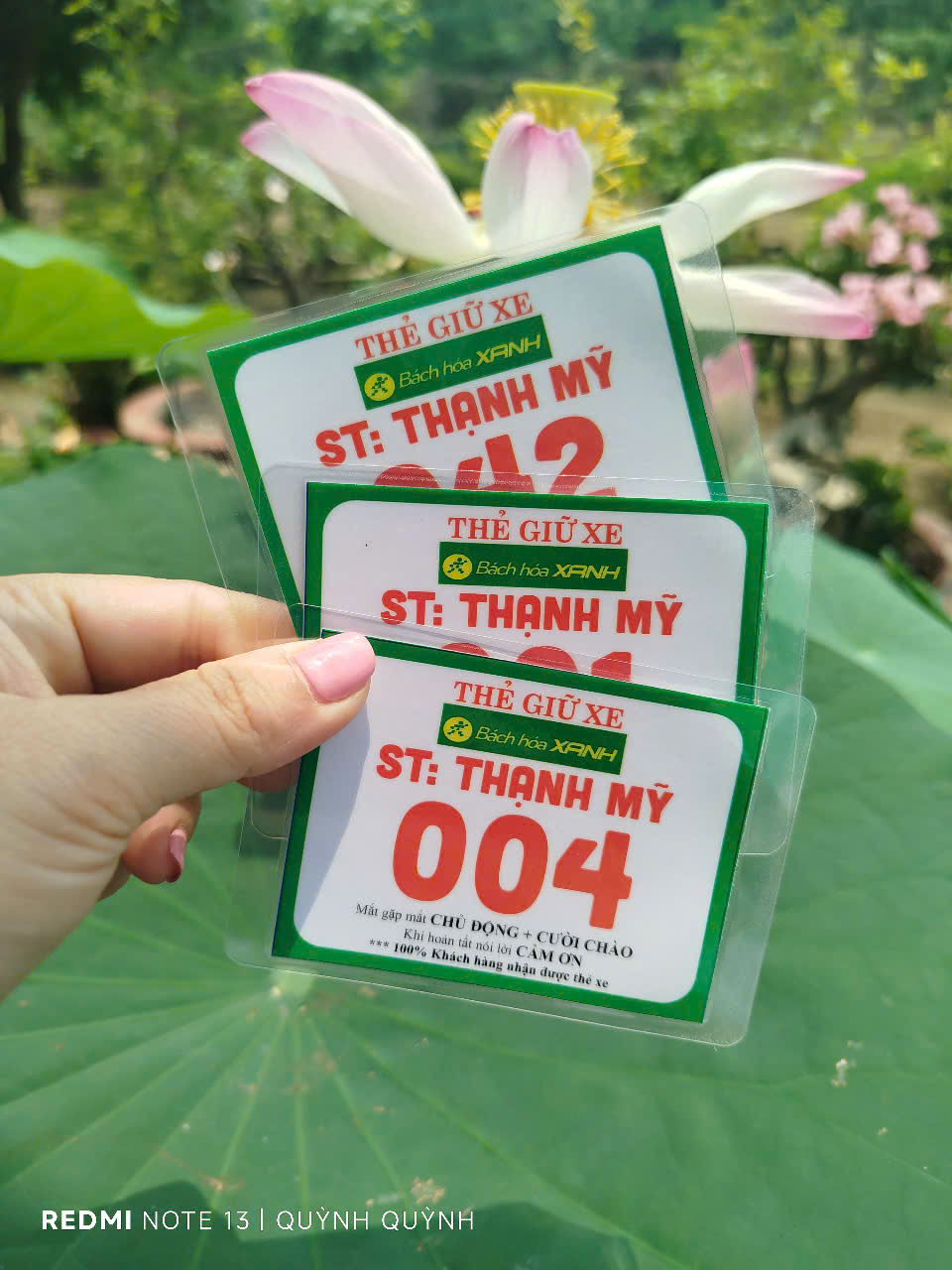 100 thẻ giữ xe bách hóa xanh , có in tên st. ép plastic