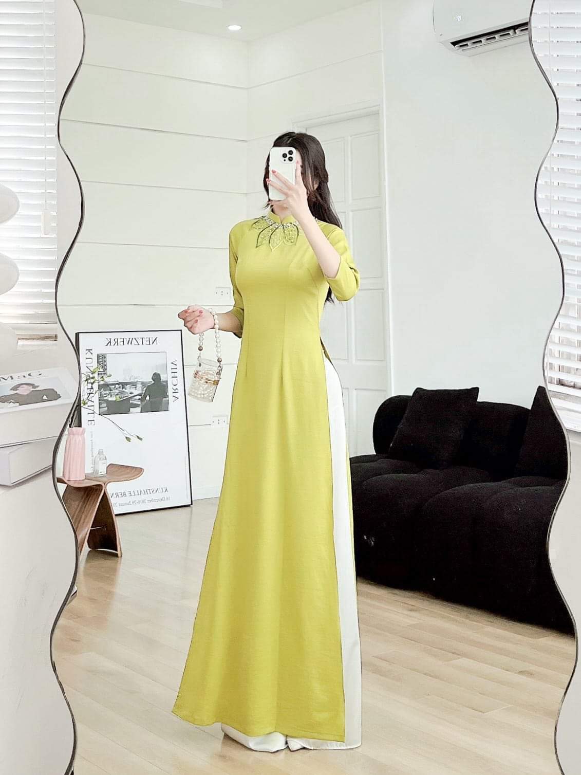 Sản phẩm áo dài thêu sen kèm quần thủ công kết đá