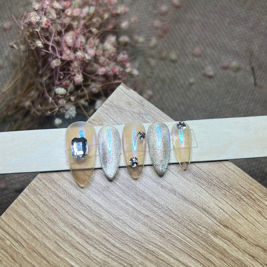 Nailbox sơn thạch mắt mèo đính đá