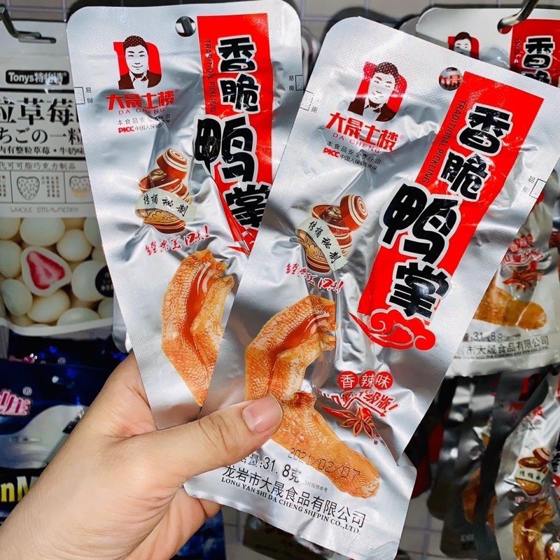 Chân vịt sốt cay Dacheng ăn vặt