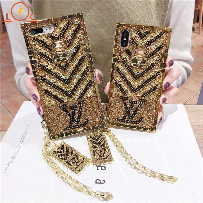 Ốp lưng iphone lv đá vàng kèm dây 6/6s/6plus/6splus/7/7plus/8/8plus/x/xs/xsmax/1111 promax/12 promax a008