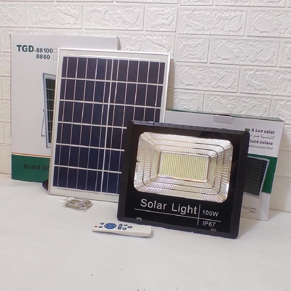 Bộ đèn Led pha năng lượng mặt trời 100W siêu sáng- Có chế độ bật tắt tự động, điều khiển từ xa, chống nước IP67