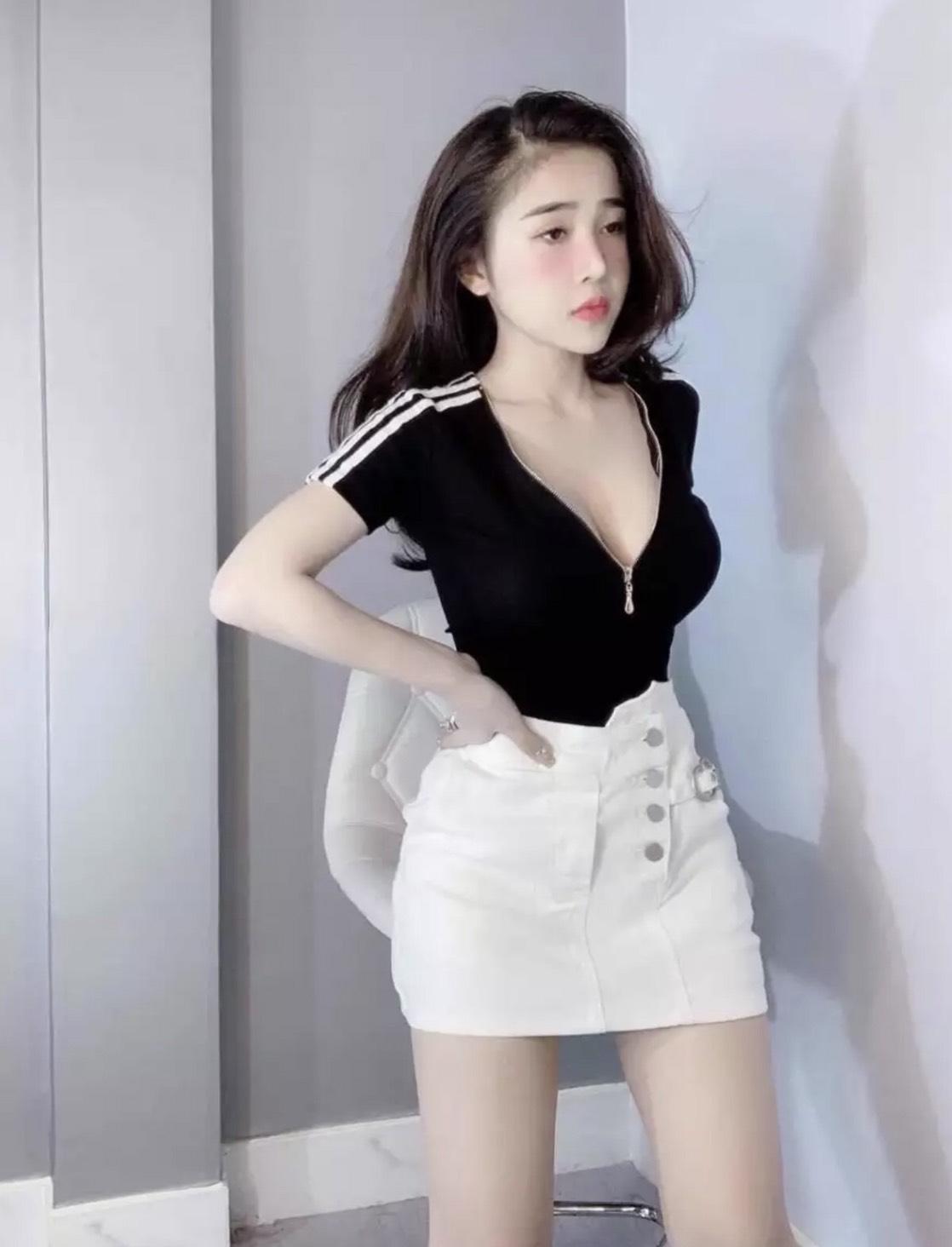 Áo Thun Croptop Nữ 3 Sọc Tay Kéo Khóa Ngực Ôm Body Sexy Otis EVA AO 10334