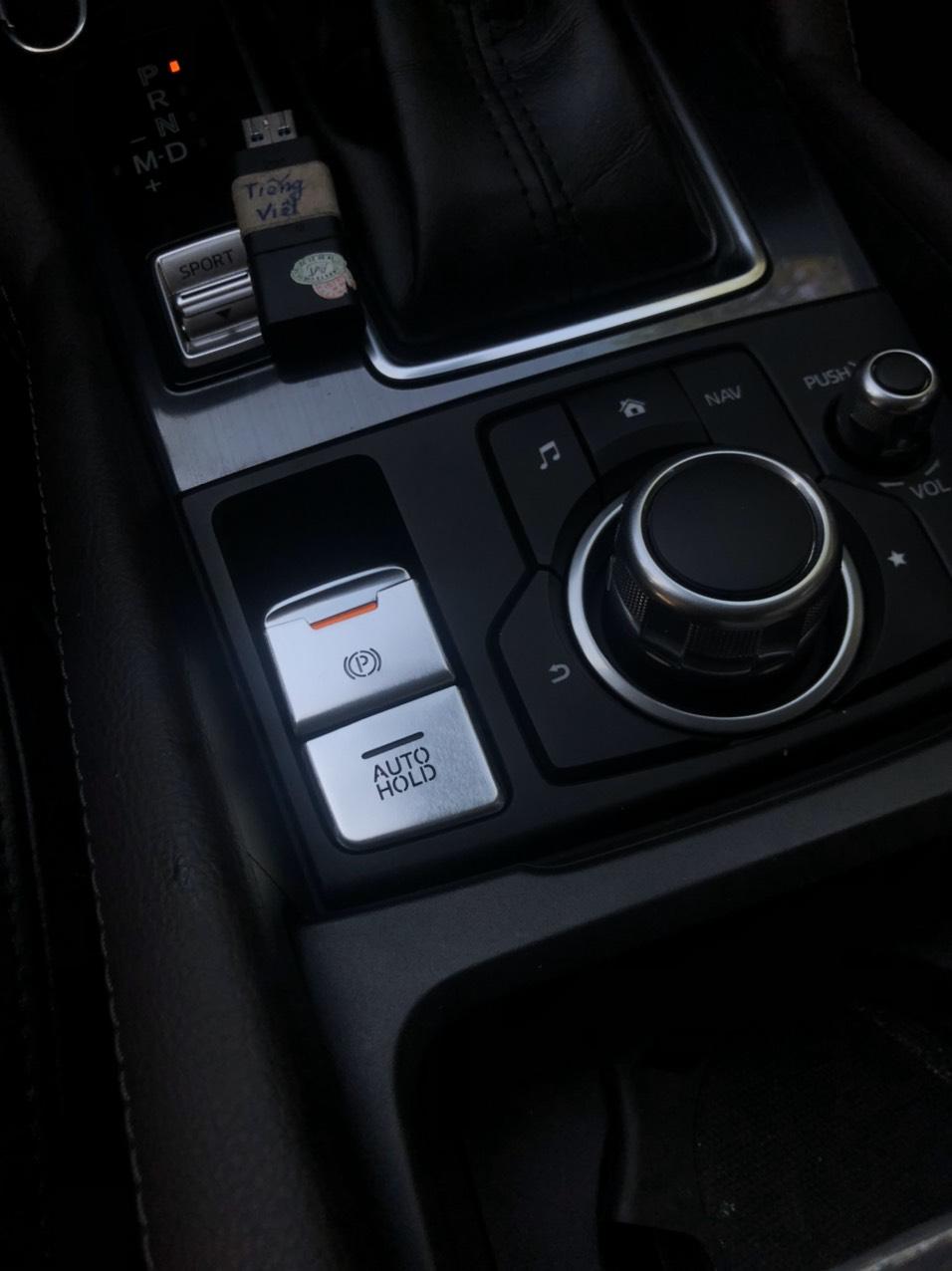 ốp nút phanh tay dòng xe mazda