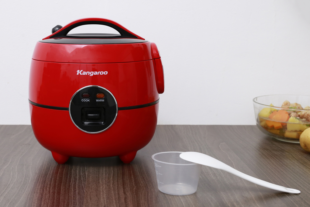 Nồi cơm điện kangaroo 1.2 lít kg822 đỏ - trưng bày mới 98% - chính hãng - công suất: 400w lòng nồi dày: 2 mmhợp kim nhôm phủ chống dính