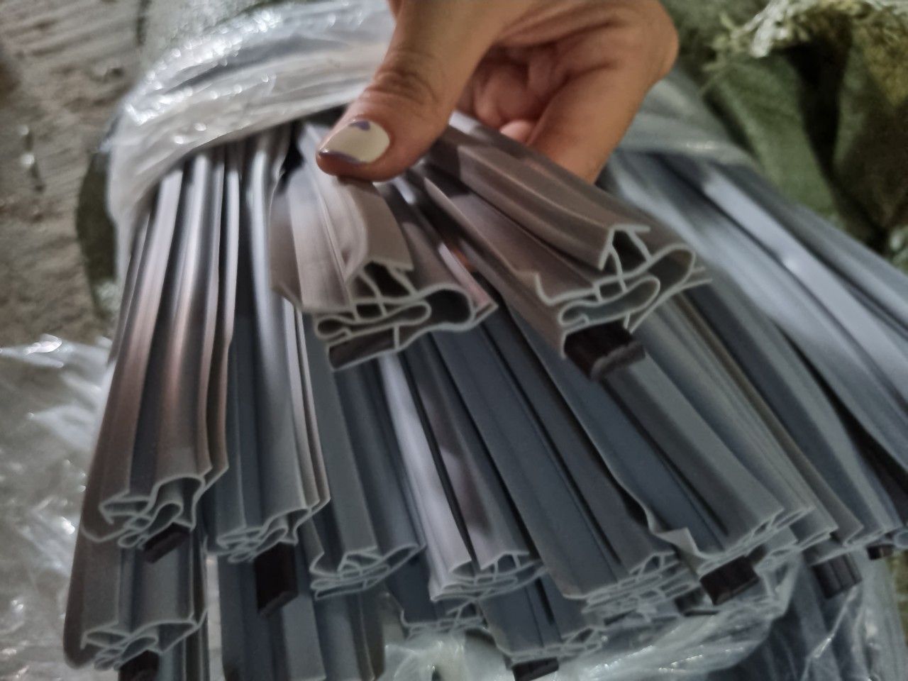 Ron cánh cửa tủ lạnh 1.8m kiểu cài sẵn nam châm 1.8m- Gioăng tủ - Zoăng tủ lạnh gài