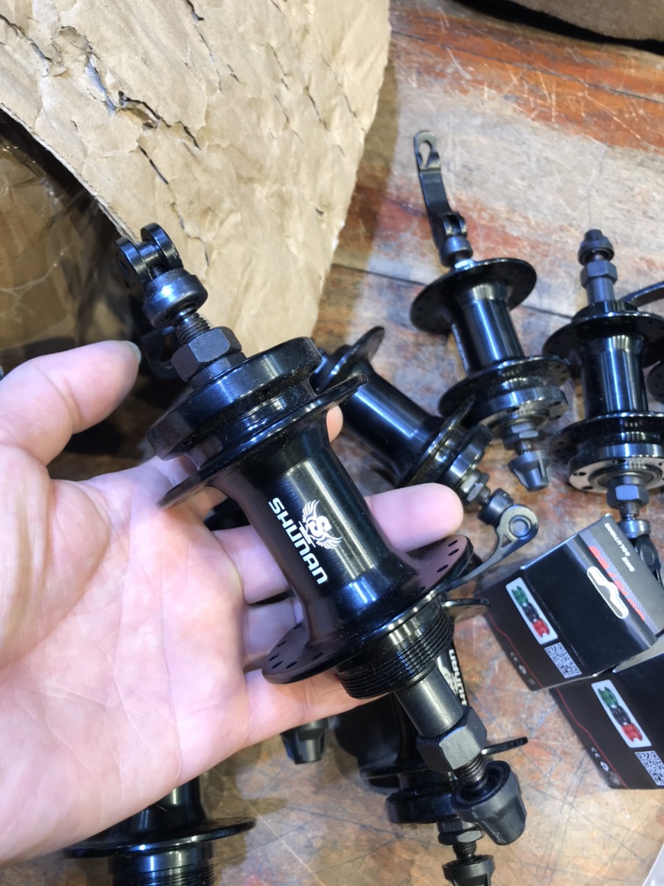 Moay ơ, đùm bạc đạn Shunan dành cho xe đạp phanh đĩa, líp vặn 32/ 36 lỗ