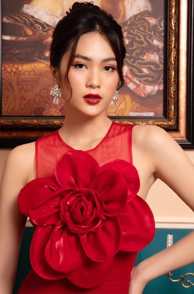 Jumpsuit hoa 3D đỏ phối lưới