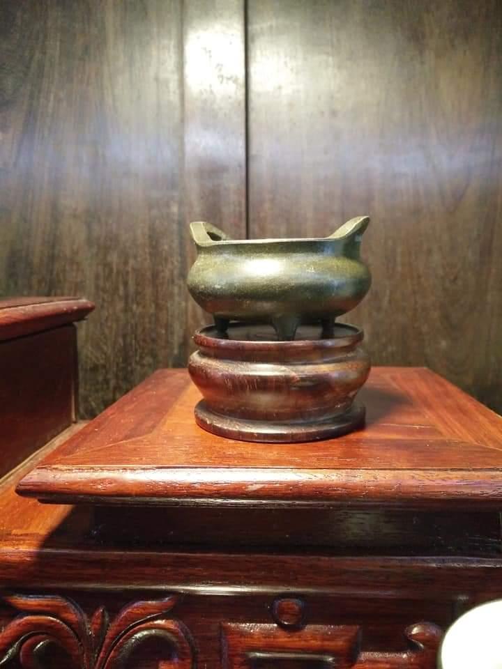 Lư Xông Trầm Hương Ba Chân Đồng Cổ