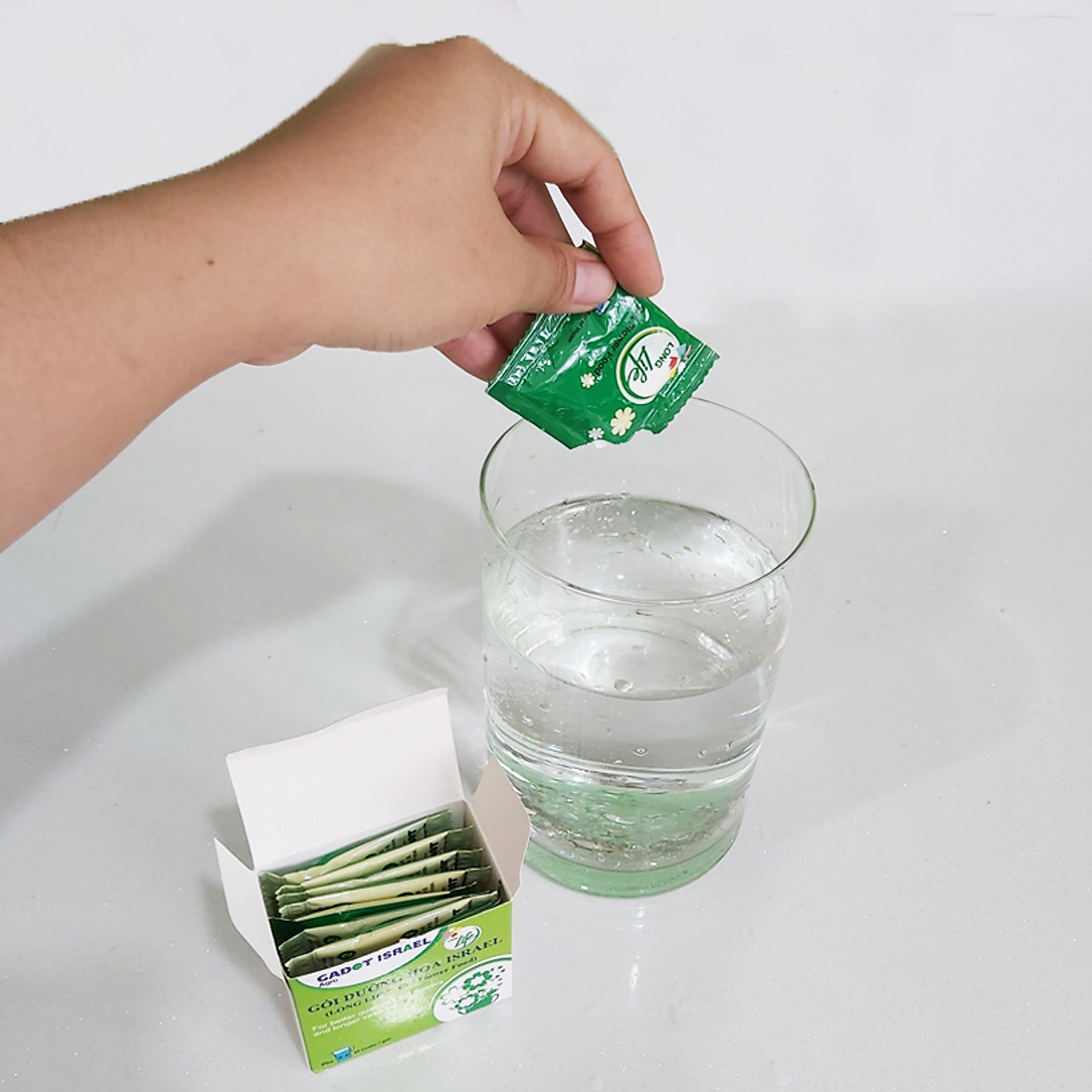 [HCM]Nước cắm hoa lâu tàn (Set 100 gói) dạng bột nhập khẩu Israel Food For CUT Flowers mỗi gói tạo ra 0.5L dung dịch xử lý hoa cắm bình