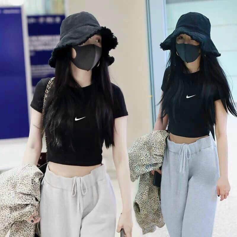 Combo hai áo croptop đen trắng đầy cá tính