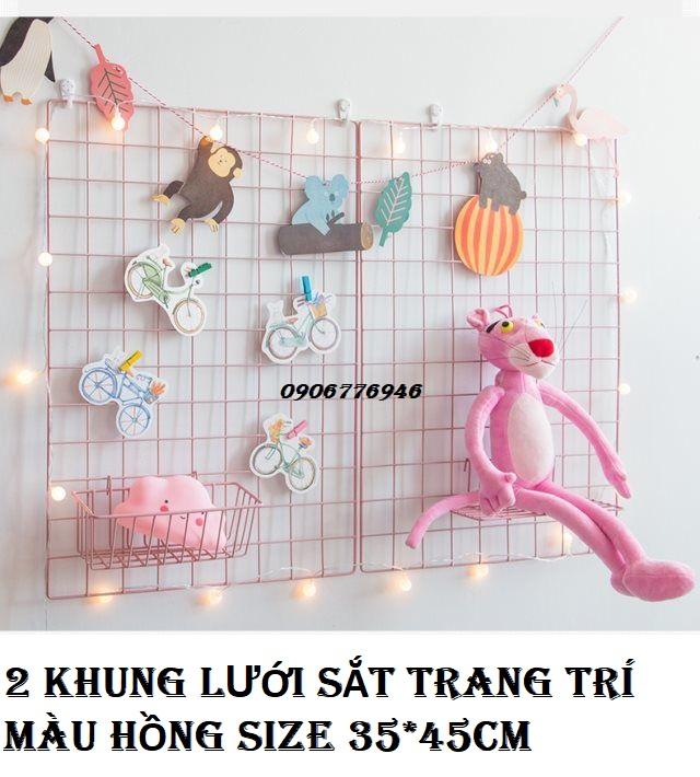BỘ 2 KHUNG LƯỚI SẮT TRANG TRÍ MÀU HỒNG PHẤN DÙNG ĐỂ TREO TƯỜNG LÀM KHUNG ẢNH TRANG TRÍ CỬA HÀNG VÀ GÓC LÀM VIỆC HOẶC LÀM NỀN CHỤP SẢN PHẨM KÍCH THƯỚC 35*45CM HAI MÀU ĐEN VÀ HỒNG TÙY CHỌN