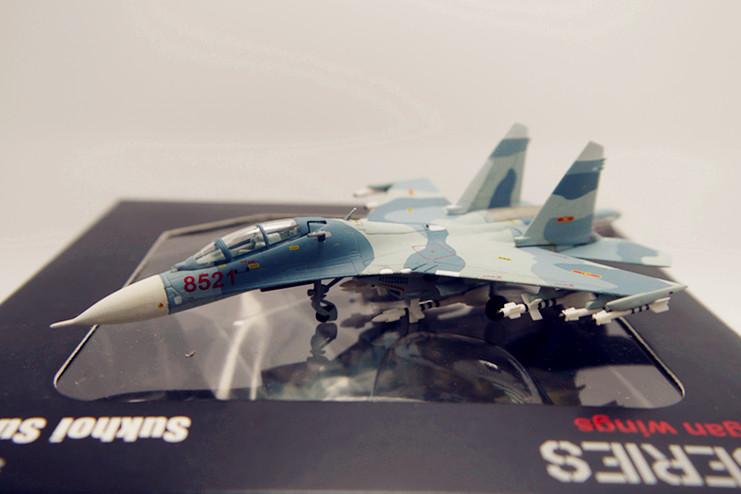 Mô hình máy bay su-27ub không quân việt nam tỉ lệ 1:200