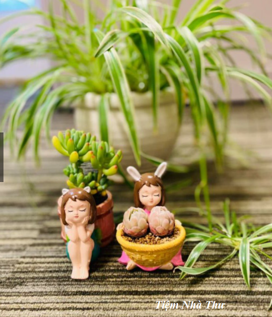 Chậu trồng cây bé gái đáng yêu