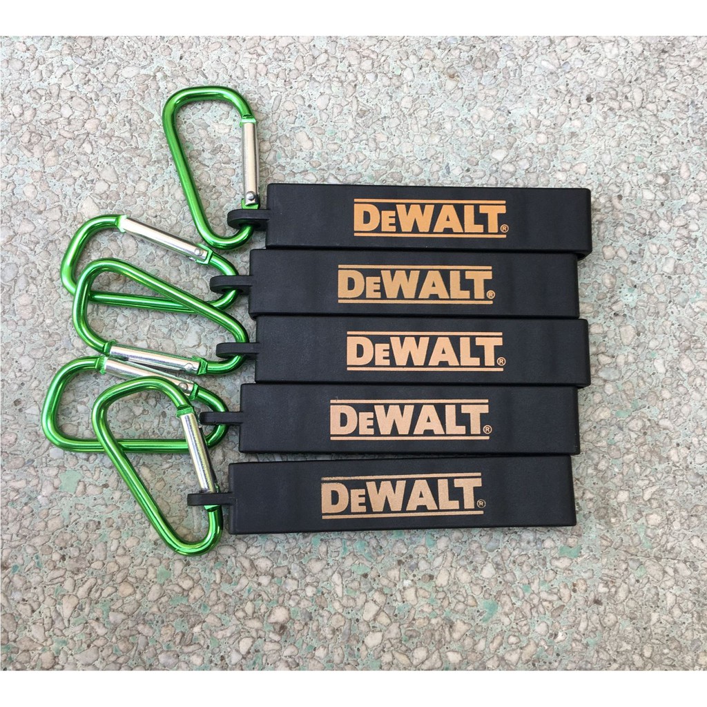 Đế gài mũi vít dewalt 10 lỗ có móc treo 8cm, chất liệu đế nhựa dẻo nguyên chất, dễ dàng mang đi, thiết kế nhỏ gọn