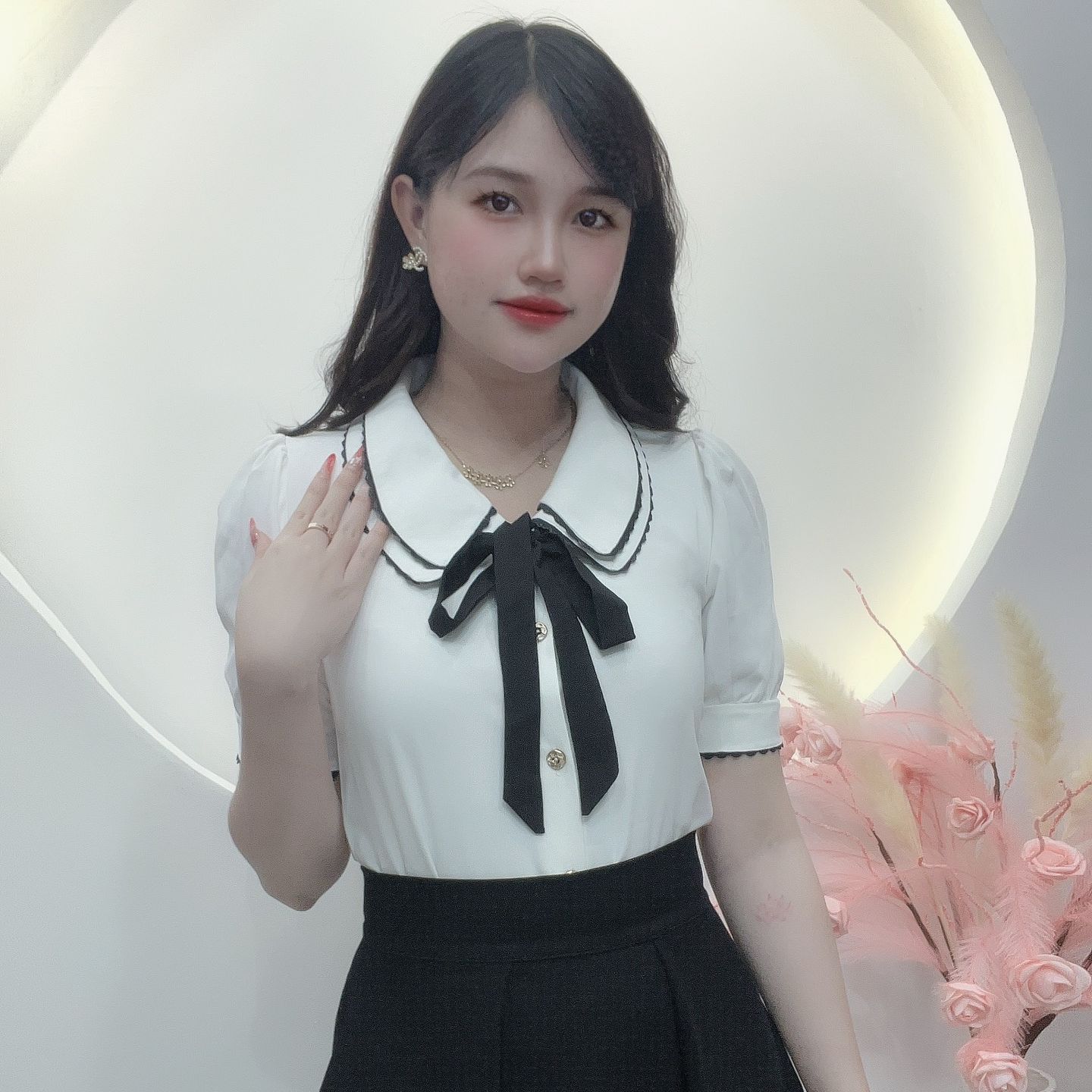 Áo công sở tay ngắn nữ tính