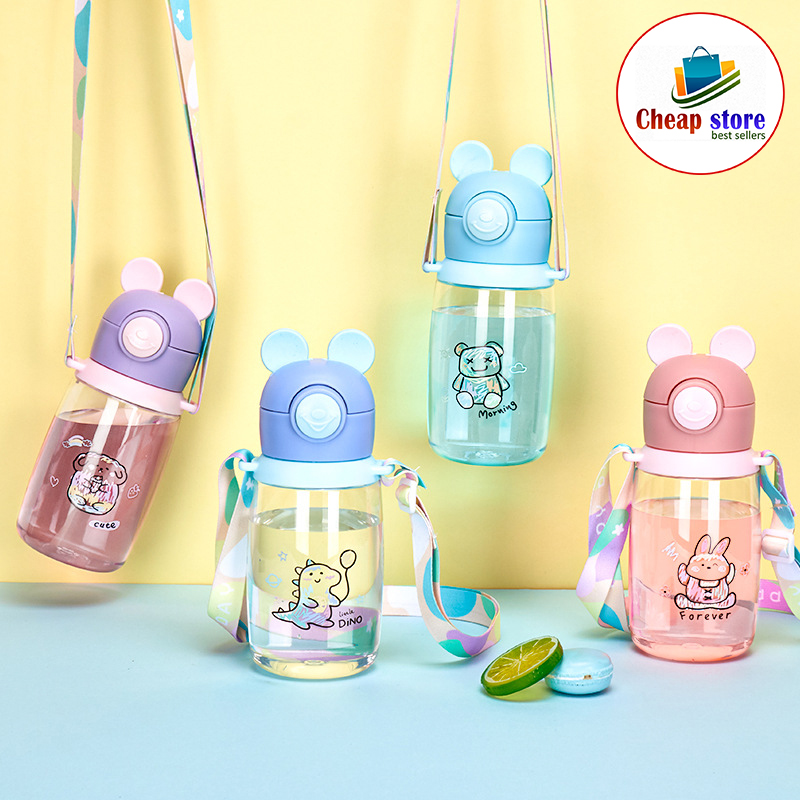 Bình nước cho bé đi học tai gấu dung tích 600ml có ống hút, dây đeo