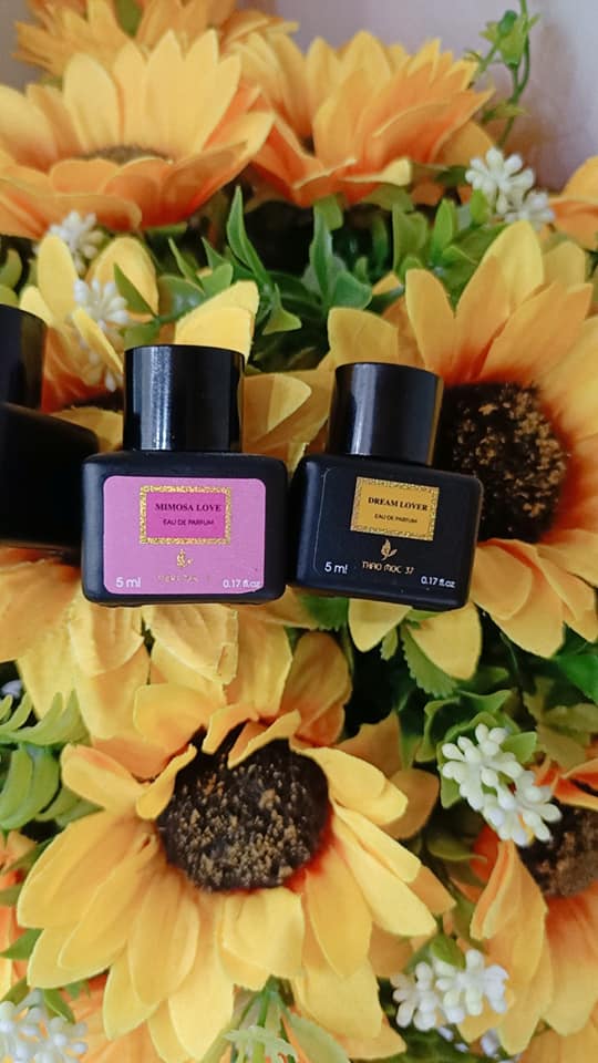 2 Lọ Nước Hoa Vùng Kín Thảo Mộc 37 ( lọ màu đen + lọ màu hồng)