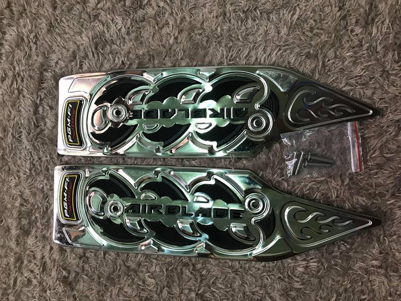 Lót dậm chân trước xe air blade 2011 2012 cặp gác chân trước inox xe air blade 2011 , 2012