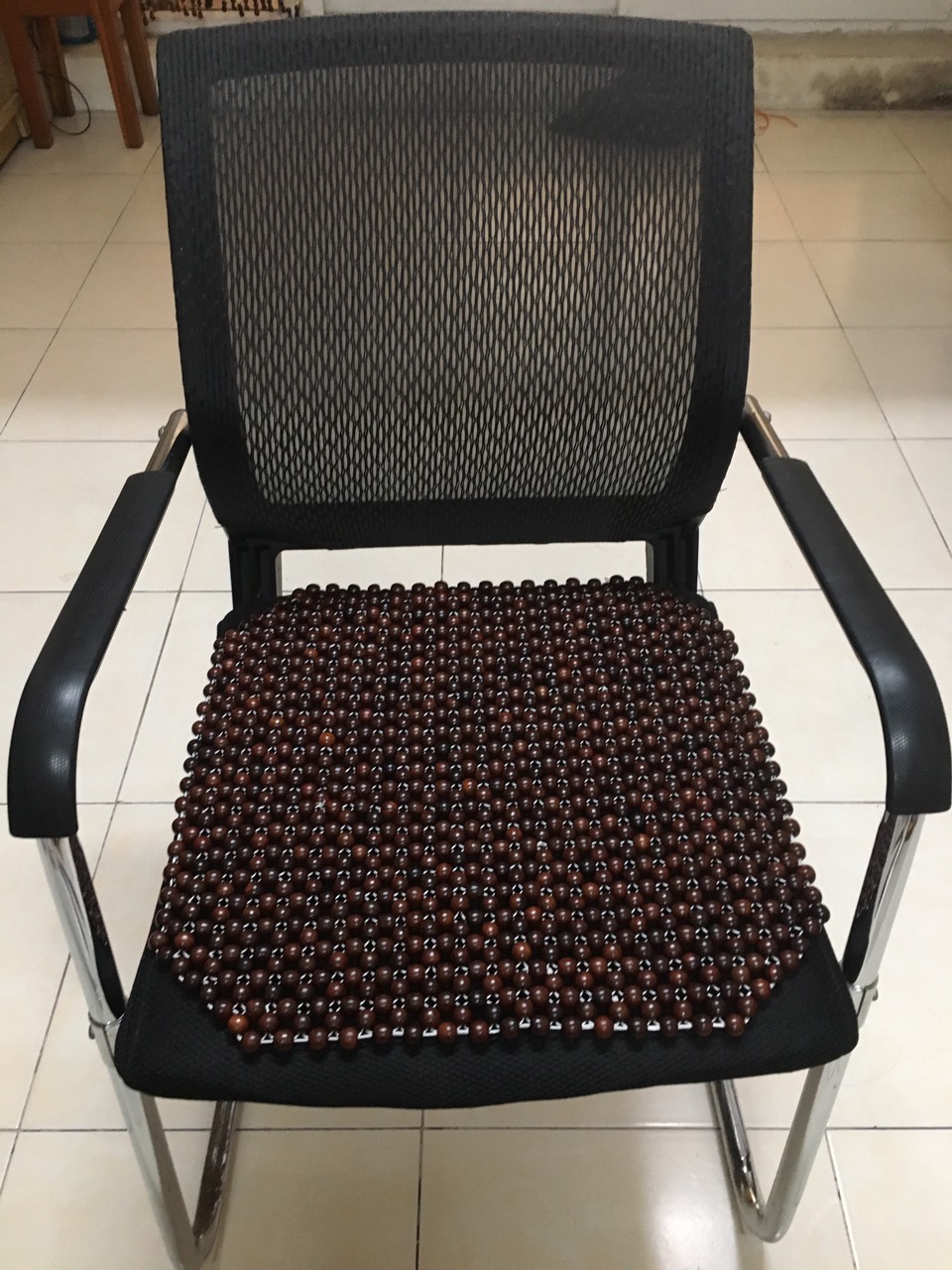Đệm lót ghế văn phòng hạt gỗ trắc kích thước 45cm x 45cm hạt 1.2cm