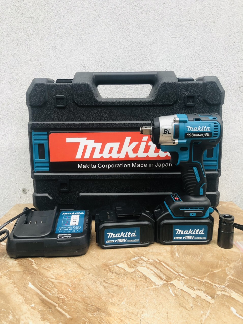 Máy siết mở bulong, sung ban ốc, máy ban bulong makita dtw285 dùng pin-2 pin sac-